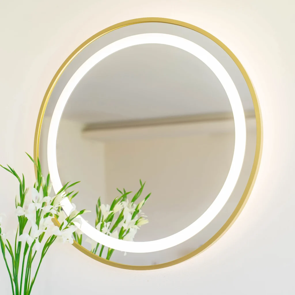 Lustro Lazienkowe Led W Zlotej Metalowej Ramie 1 1024x1024